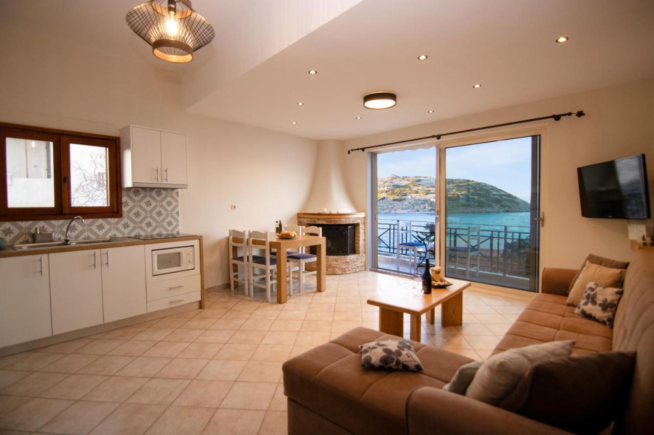 The Island House - Family Size Apt - Overlooking The Aegean - 3 Steps From The Beach Mochlos Dış mekan fotoğraf