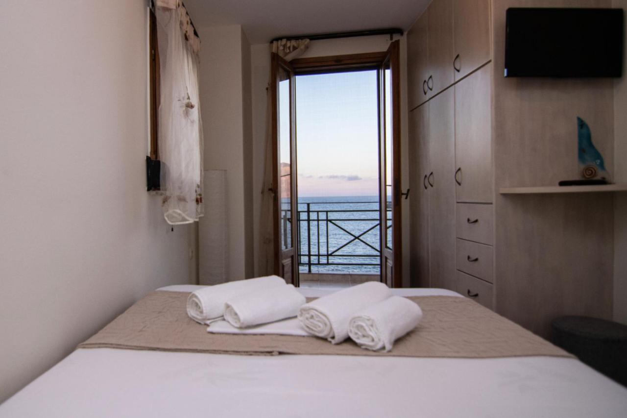 The Island House - Family Size Apt - Overlooking The Aegean - 3 Steps From The Beach Mochlos Dış mekan fotoğraf