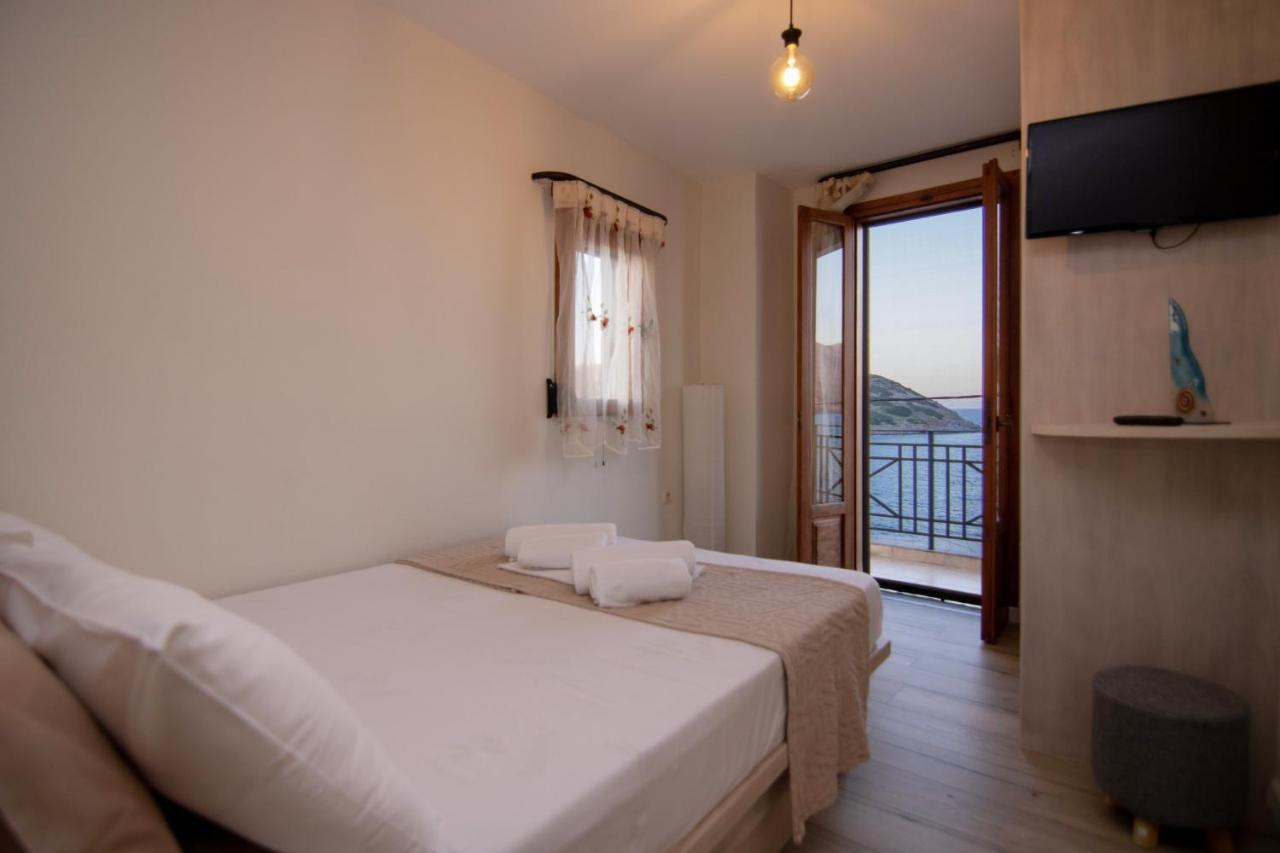 The Island House - Family Size Apt - Overlooking The Aegean - 3 Steps From The Beach Mochlos Dış mekan fotoğraf